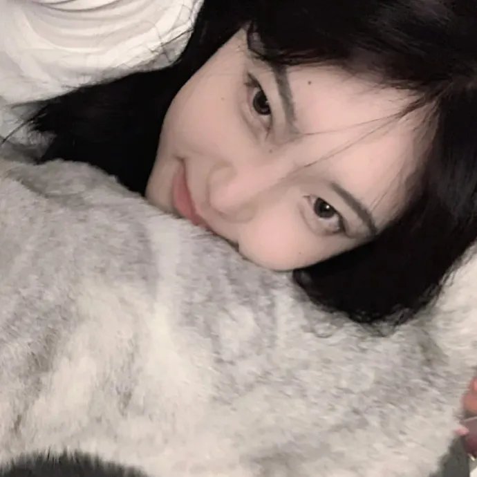 照片里的伴娘